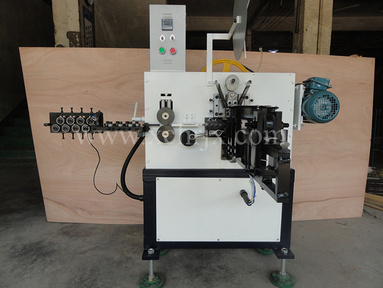 Staples making machine